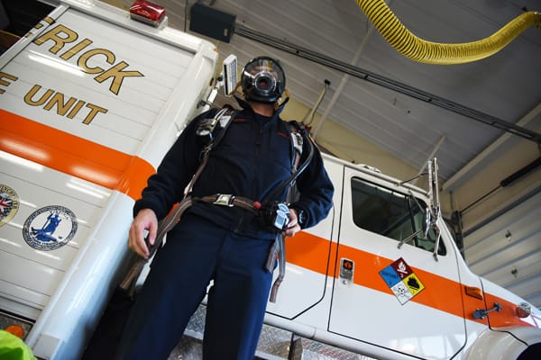 firefighter wearing SCBA